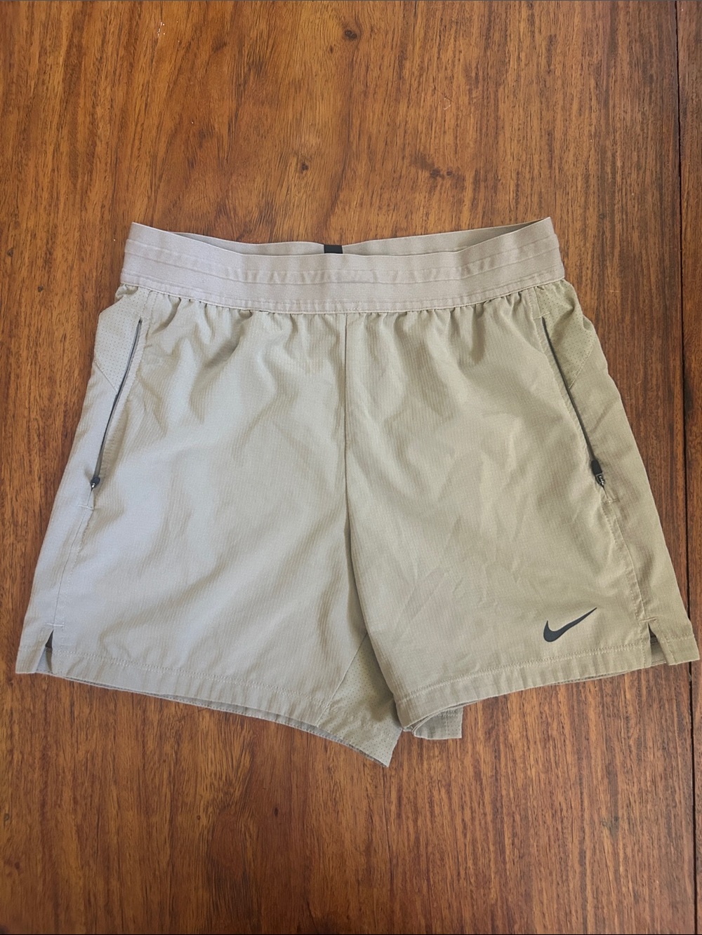 Men’s Nike dri-fit shorts, size S